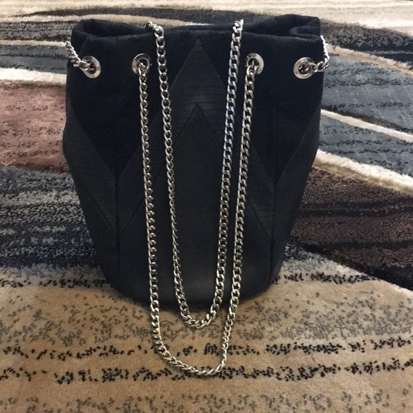 chain handle bucket bag